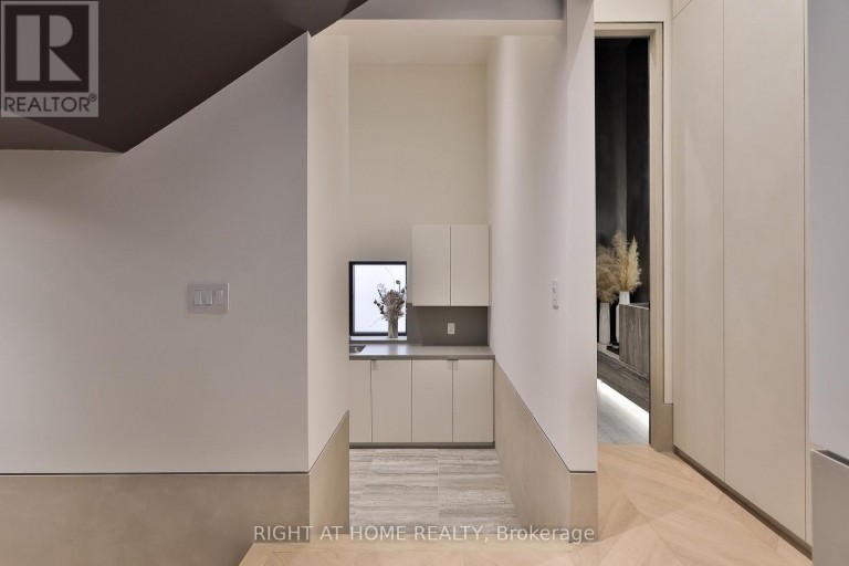 127 YONGE BOULEVARD, Toronto (Bedford Park-Nortown), Ontario, M5M3H2