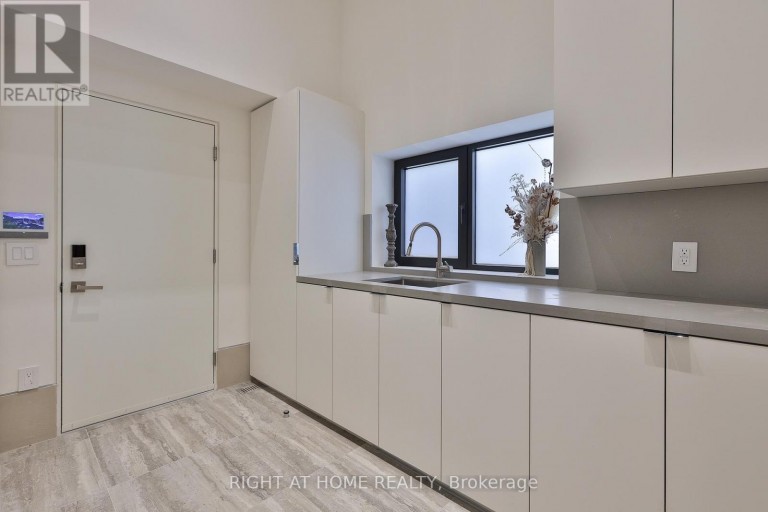 127 YONGE BOULEVARD, Toronto (Bedford Park-Nortown), Ontario, M5M3H2