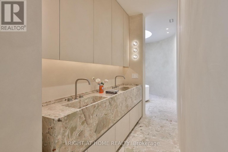 127 YONGE BOULEVARD, Toronto (Bedford Park-Nortown), Ontario, M5M3H2