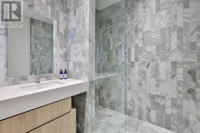 127 YONGE BOULEVARD, Toronto (Bedford Park-Nortown), Ontario, M5M3H2