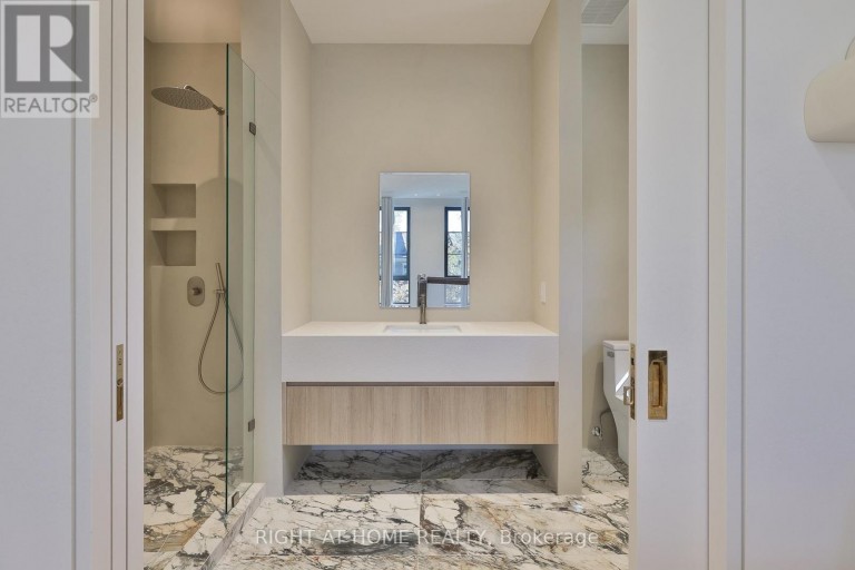 127 YONGE BOULEVARD, Toronto (Bedford Park-Nortown), Ontario, M5M3H2
