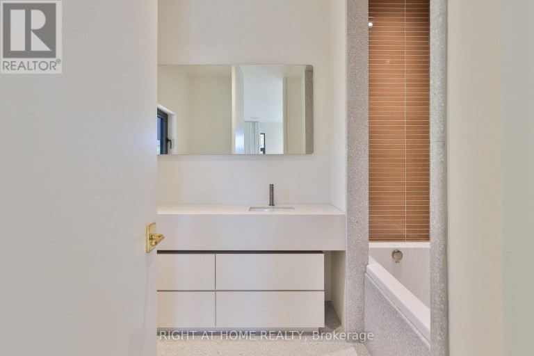 127 YONGE BOULEVARD, Toronto (Bedford Park-Nortown), Ontario, M5M3H2