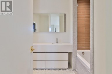 127 YONGE BOULEVARD Toronto (Bedford Park-Nortown) Ontario photo 47