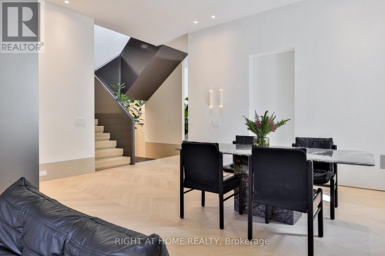 127 YONGE BOULEVARD, Toronto (Bedford Park-Nortown), Ontario, M5M3H2