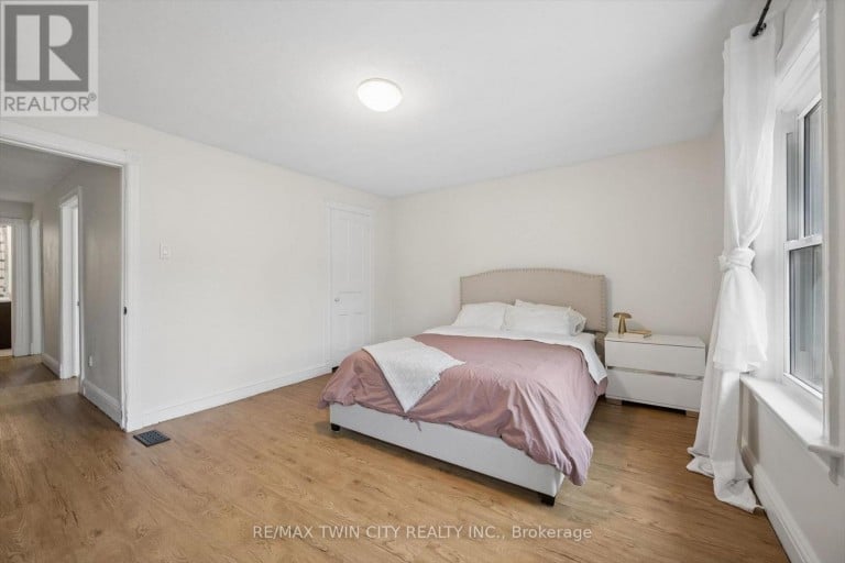 29 VICTORIA AVENUE, Cambridge, Ontario, N1S1X2
