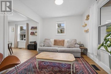 29 VICTORIA AVENUE Cambridge Ontario photo 8