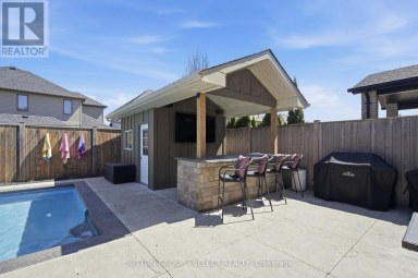 1042 MELSETTER WAY London North (North S) Ontario photo 44