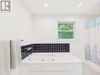 1130 CEDAR LANE Bracebridge (Macaulay) Ontario photo 13