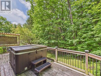 1130 CEDAR LANE Bracebridge (Macaulay) Ontario photo 30
