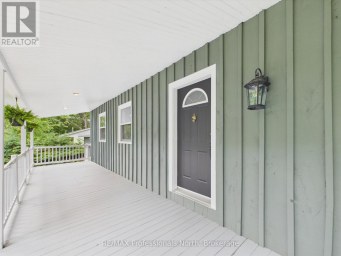 1130 CEDAR LANE Bracebridge (Macaulay) Ontario photo 4