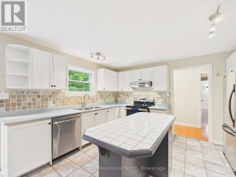 1130 CEDAR LANE Bracebridge (Macaulay) Ontario photo 8