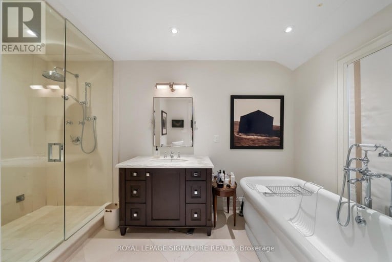 230 STRATHALLAN WOOD, Toronto (Bedford Park-Nortown), Ontario, M5N1T4