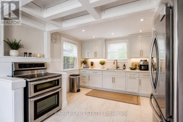 32 MAIN STREET, Mississauga (Streetsville), Ontario, L5M1X6