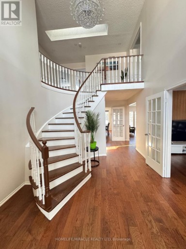 32 PLOVER PLACE, Brampton (Fletcher's Creek South), Ontario, L6W4C4