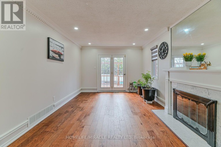 32 PLOVER PLACE, Brampton (Fletcher's Creek South), Ontario, L6W4C4