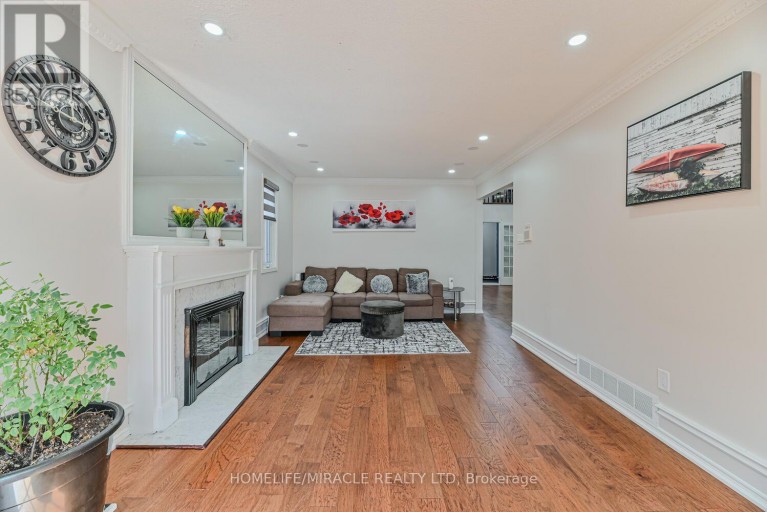 32 PLOVER PLACE, Brampton (Fletcher's Creek South), Ontario, L6W4C4