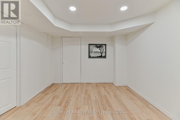 32 PLOVER PLACE, Brampton (Fletcher's Creek South), Ontario, L6W4C4
