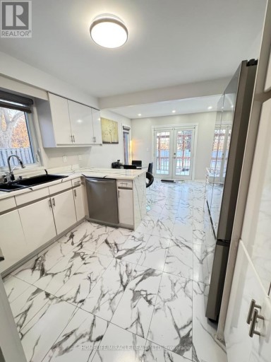 32 PLOVER PLACE, Brampton (Fletcher's Creek South), Ontario, L6W4C4