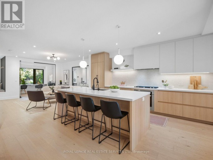 374 SPADINA ROAD, Toronto (Forest Hill South), Ontario, M5P2V8