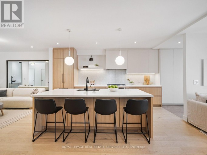 374 SPADINA ROAD, Toronto (Forest Hill South), Ontario, M5P2V8