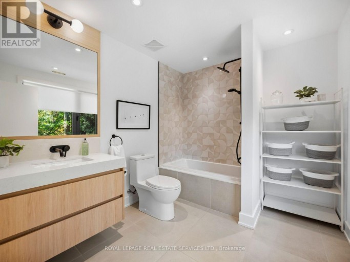 374 SPADINA ROAD, Toronto (Forest Hill South), Ontario, M5P2V8