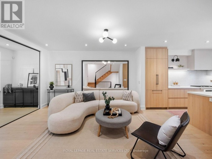 374 SPADINA ROAD, Toronto (Forest Hill South), Ontario, M5P2V8