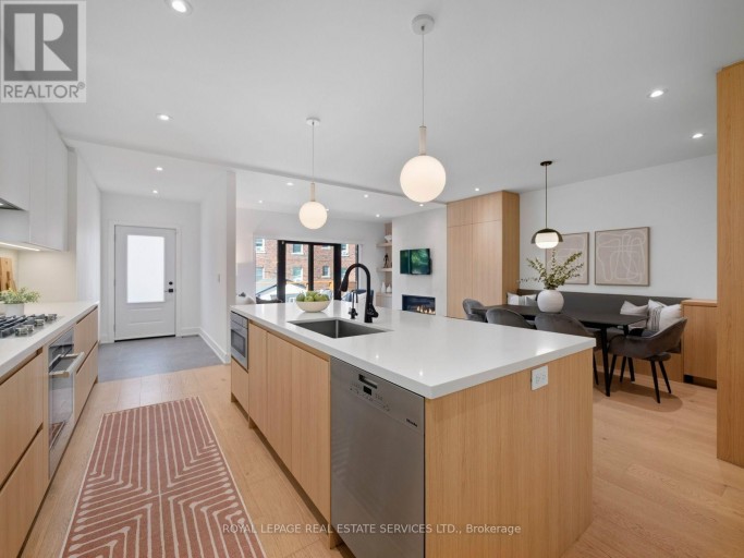 374 SPADINA ROAD, Toronto (Forest Hill South), Ontario, M5P2V8