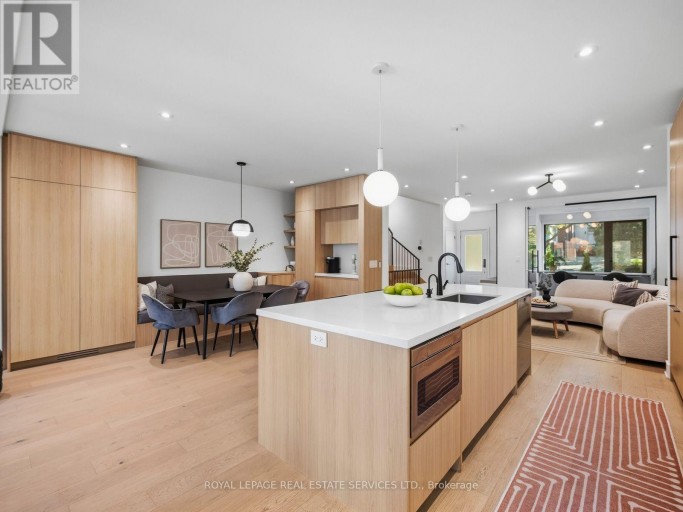 374 SPADINA ROAD, Toronto (Forest Hill South), Ontario, M5P2V8