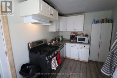 208 HINCKS STREET Goderich (Goderich (Town)) Ontario photo 10