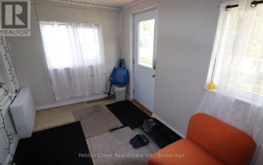 208 HINCKS STREET Goderich (Goderich (Town)) Ontario photo 2