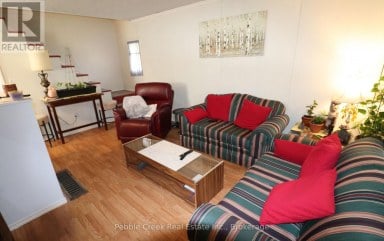 208 HINCKS STREET Goderich (Goderich (Town)) Ontario photo 3