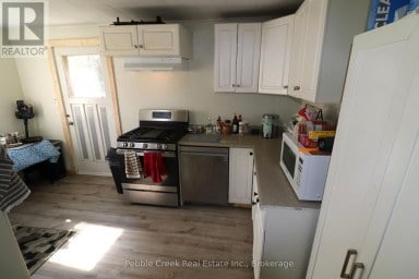 208 HINCKS STREET Goderich (Goderich (Town)) Ontario photo 8