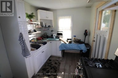 208 HINCKS STREET Goderich (Goderich (Town)) Ontario photo 9