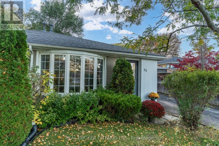 82 TECUMSEH DRIVE, Aurora (Aurora Heights), Ontario, L4G2X4