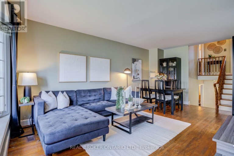 82 TECUMSEH DRIVE, Aurora (Aurora Heights), Ontario, L4G2X4
