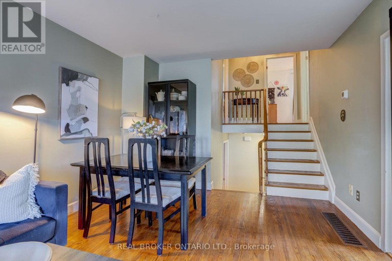 82 TECUMSEH DRIVE, Aurora (Aurora Heights), Ontario, L4G2X4