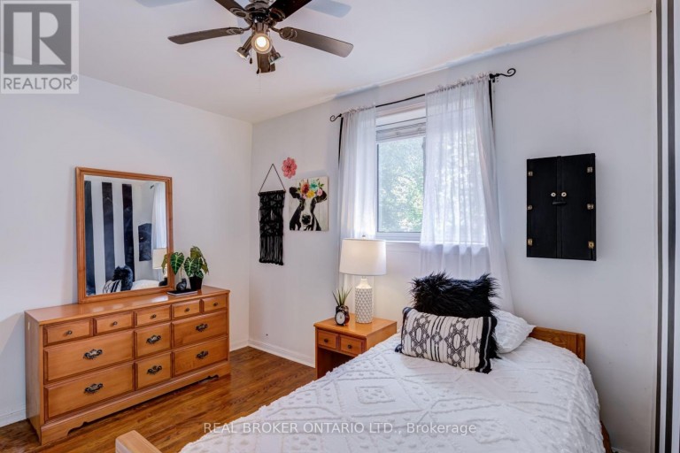 82 TECUMSEH DRIVE, Aurora (Aurora Heights), Ontario, L4G2X4