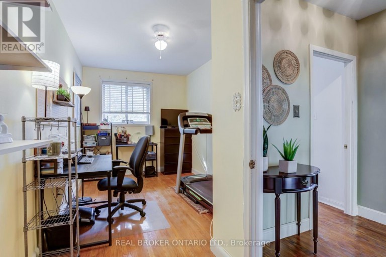 82 TECUMSEH DRIVE, Aurora (Aurora Heights), Ontario, L4G2X4