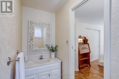 82 TECUMSEH DRIVE Aurora (Aurora Heights) Ontario photo 26