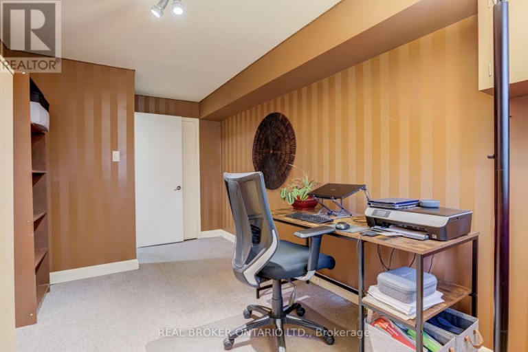 82 TECUMSEH DRIVE, Aurora (Aurora Heights), Ontario, L4G2X4
