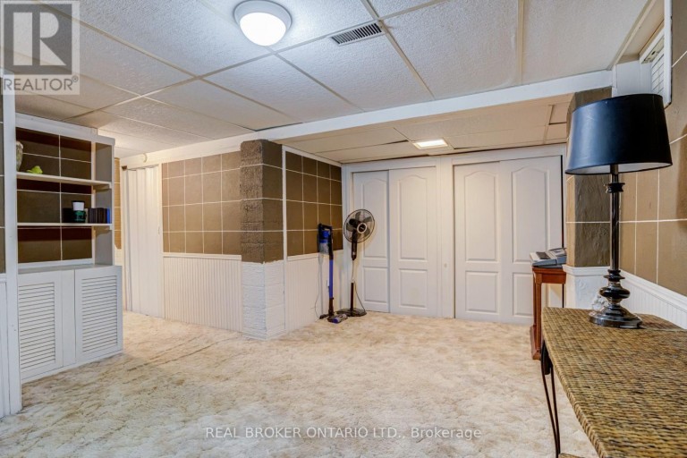 82 TECUMSEH DRIVE, Aurora (Aurora Heights), Ontario, L4G2X4