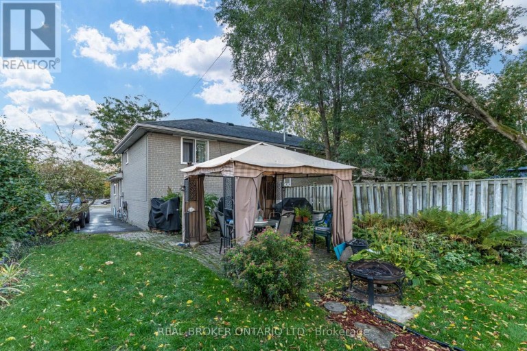 82 TECUMSEH DRIVE, Aurora (Aurora Heights), Ontario, L4G2X4