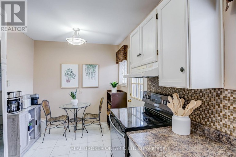 82 TECUMSEH DRIVE, Aurora (Aurora Heights), Ontario, L4G2X4