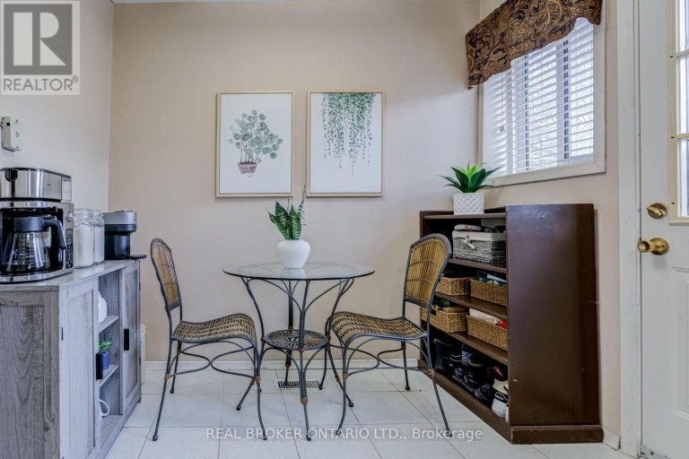 82 TECUMSEH DRIVE, Aurora (Aurora Heights), Ontario, L4G2X4