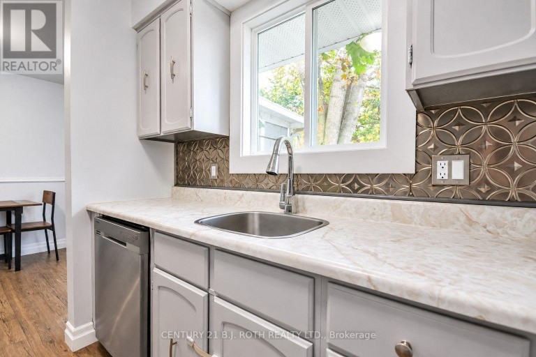 5 EAST GATE, Barrie (Grove East), Ontario, L4M2V9