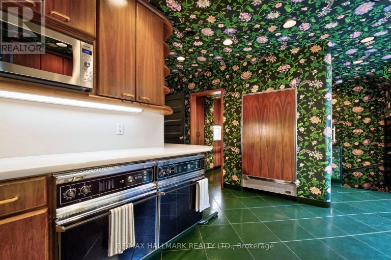 11 PINE HILL ROAD, Toronto (Rosedale-Moore Park), Ontario, M4W1P5