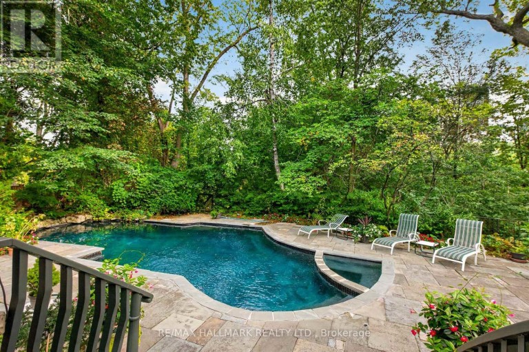 11 PINE HILL ROAD, Toronto (Rosedale-Moore Park), Ontario, M4W1P5