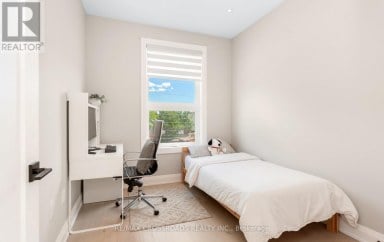 10 HAMSTEAD AVENUE Toronto (Woodbine-Lumsden) Ontario photo 28