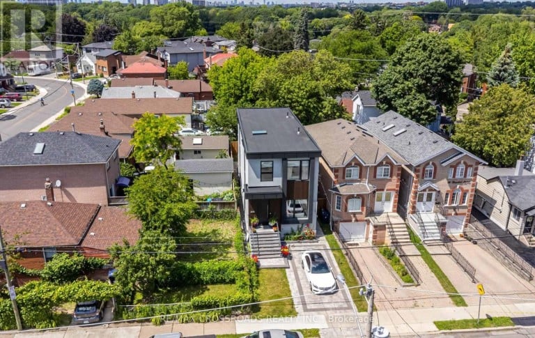 10 HAMSTEAD AVENUE, Toronto (Woodbine-Lumsden), Ontario, M4C2S4