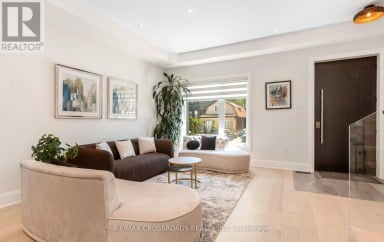10 HAMSTEAD AVENUE Toronto (Woodbine-Lumsden) Ontario photo 5